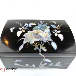 Rectangular lacquer box attached with mother of pearl